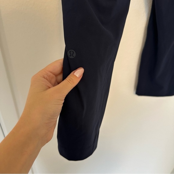 Lululemon On The Fly Crop Pants 23" Inseam True Navy Size 8 Women’s Side Pockets - Picture 7 of 8